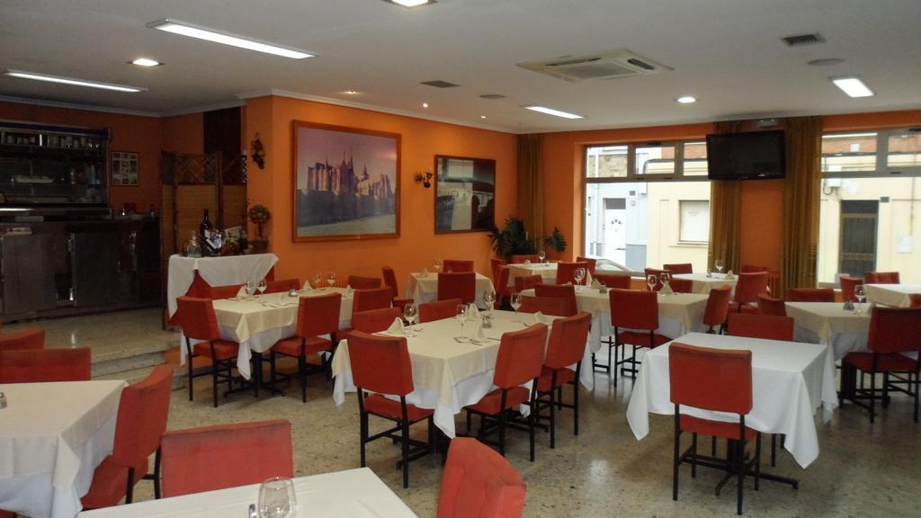 Hostal Coruna أستورغا المظهر الخارجي الصورة