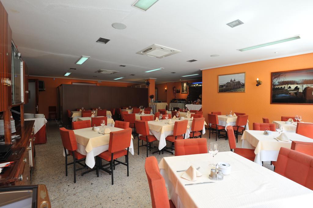 Hostal Coruna أستورغا المظهر الخارجي الصورة