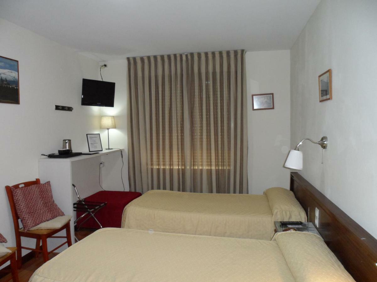 Hostal Coruna أستورغا المظهر الخارجي الصورة